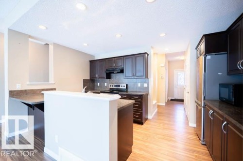 3117 Arthurs Crescent, Edmonton, AB - Indoor Photo Showing Kitchen