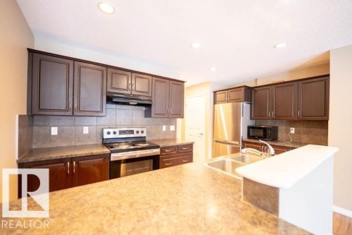 3117 Arthurs Crescent, Edmonton, AB - Indoor Photo Showing Kitchen With Double Sink With Upgraded Kitchen