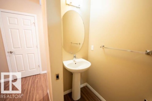 3117 Arthurs Crescent, Edmonton, AB - Indoor Photo Showing Bathroom