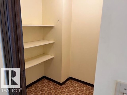 206 8149 111 Street, Edmonton, AB - Indoor