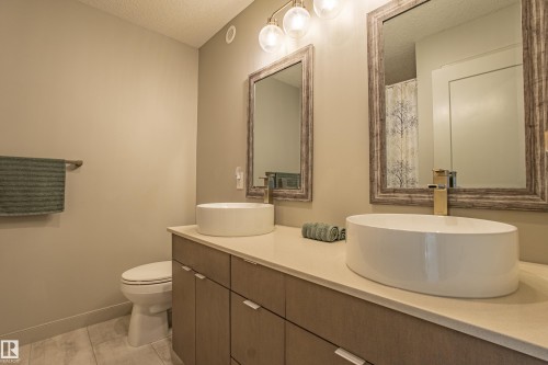 6013 Naden Landing, Edmonton, AB - Indoor Photo Showing Bathroom