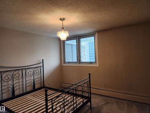 Edmonton, AB - Indoor Photo Showing Other Room
