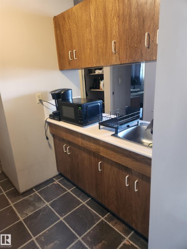 Edmonton, AB - Indoor Photo Showing Kitchen