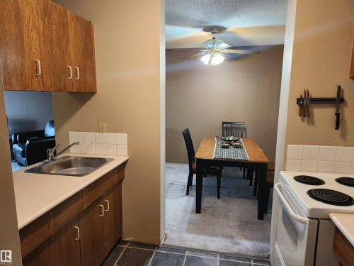 Edmonton, AB - Indoor Photo Showing Kitchen