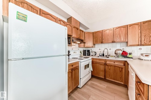 307 10118 95 Street, Edmonton, AB - Indoor Photo Showing Kitchen