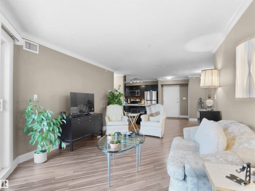 402 14604 125 Street, Edmonton, AB - Indoor Photo Showing Living Room