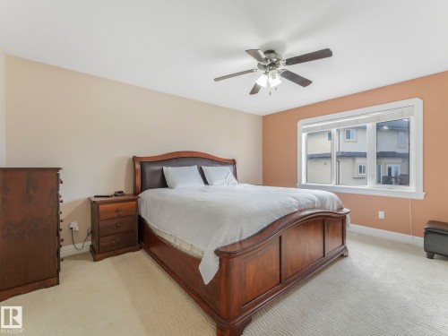 6911 17 Avenue, Edmonton, AB - Indoor Photo Showing Bedroom