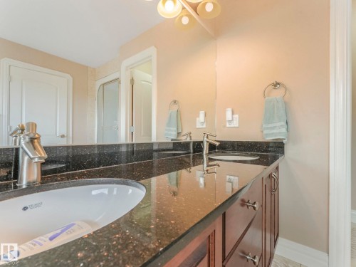 6911 17 Avenue, Edmonton, AB - Indoor Photo Showing Bathroom