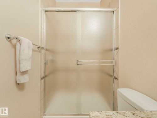 6911 17 Avenue, Edmonton, AB - Indoor Photo Showing Bathroom