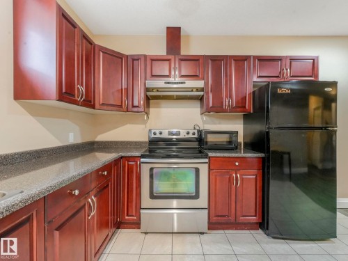 6911 17 Avenue, Edmonton, AB - Indoor Photo Showing Kitchen
