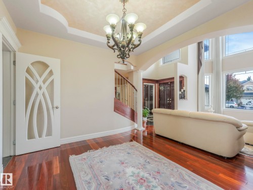 6911 17 Avenue, Edmonton, AB - Indoor Photo Showing Other Room