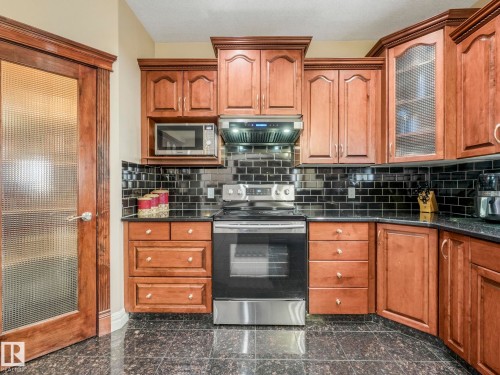 6911 17 Avenue, Edmonton, AB - Indoor Photo Showing Kitchen