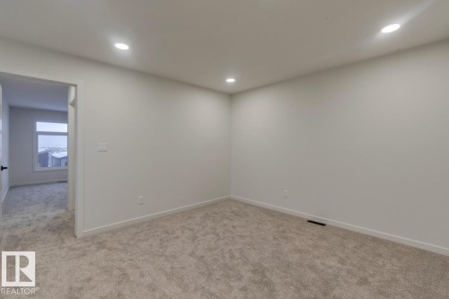 467 33 Street, Edmonton, AB - Indoor Photo Showing Other Room