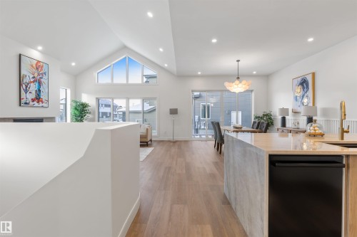 96 Edgefield Way, St. Albert, AB - Indoor Photo Showing Kitchen With Upgraded Kitchen