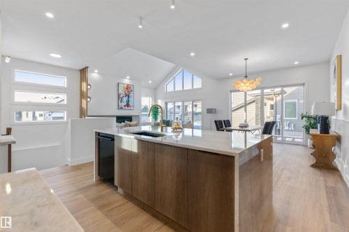 96 Edgefield Way, St. Albert, AB - Indoor Photo Showing Kitchen With Upgraded Kitchen
