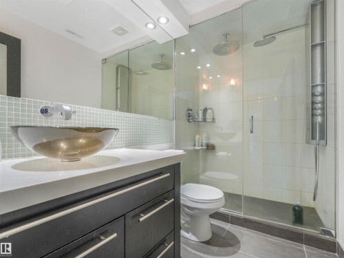 1704 9939 109 Street, Edmonton, AB - Indoor Photo Showing Bathroom