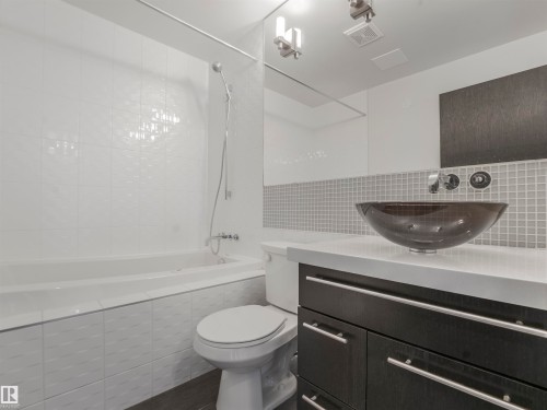1704 9939 109 Street, Edmonton, AB - Indoor Photo Showing Bathroom