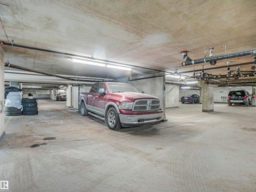 1704 9939 109 Street, Edmonton, AB - Indoor Photo Showing Garage