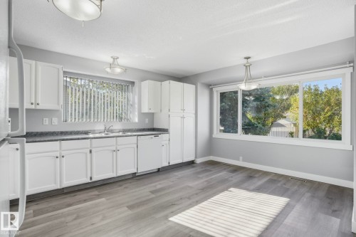 14208 30 Street, Edmonton, AB - Indoor Photo Showing Kitchen
