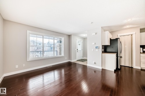 512 Chappelle Drive, Edmonton, AB - Indoor Photo Showing Kitchen