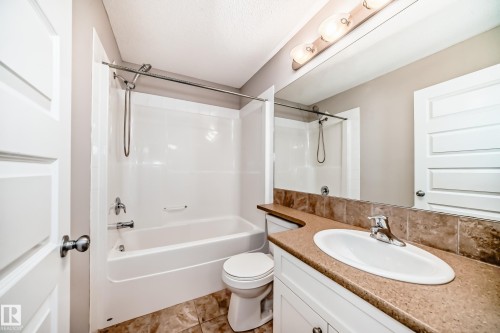 512 Chappelle Drive, Edmonton, AB - Indoor Photo Showing Bathroom