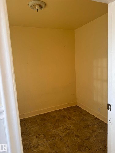 5209 49 Avenue, Vegreville, AB - Indoor Photo Showing Other Room