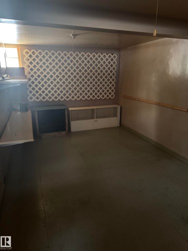 5209 49 Avenue, Vegreville, AB - Indoor