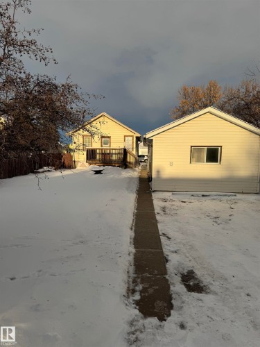 5209 49 Avenue, Vegreville, AB - Outdoor