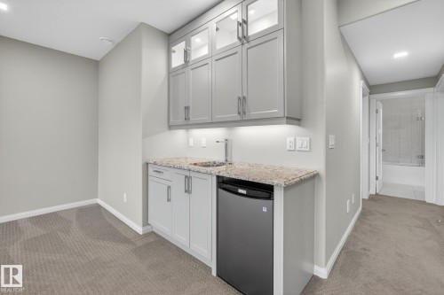 3419 Chickadee Drive, Edmonton, AB - Indoor Photo Showing Kitchen