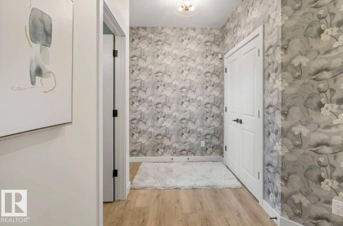 320 27 Street, Edmonton, AB - Indoor Photo Showing Bathroom