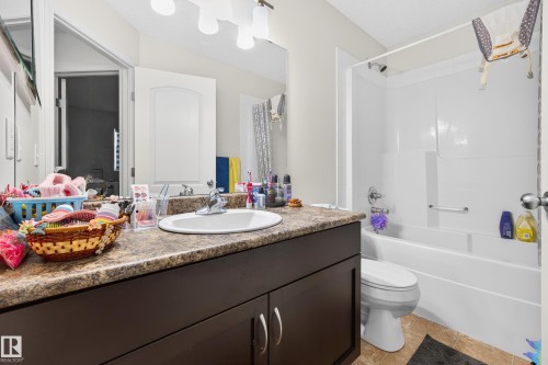 52 12004 22 Avenue, Edmonton, AB - Indoor Photo Showing Bathroom