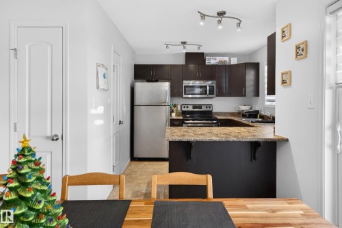 52 12004 22 Avenue, Edmonton, AB - Indoor Photo Showing Kitchen