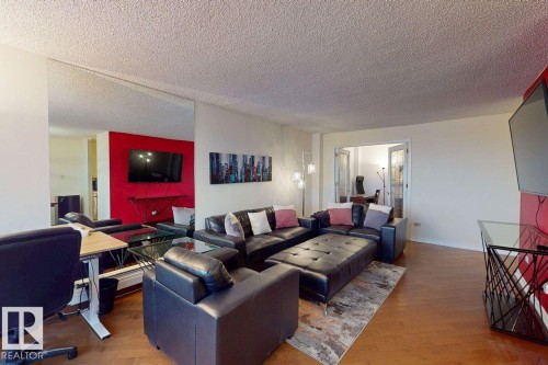 1605 10135 Saskatchewan Drive, Edmonton, AB - Indoor Photo Showing Living Room