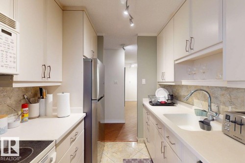 1605 10135 Saskatchewan Drive, Edmonton, AB - Indoor Photo Showing Kitchen