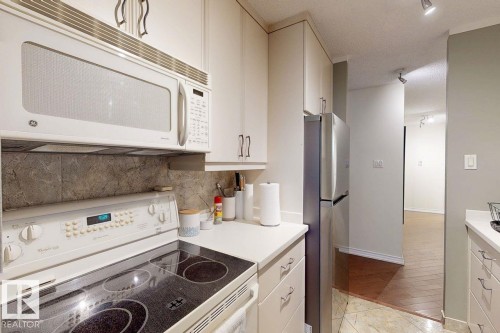 1605 10135 Saskatchewan Drive, Edmonton, AB - Indoor Photo Showing Kitchen