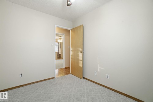 6723 40 Avenue, Edmonton, AB - Indoor Photo Showing Other Room