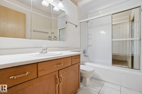 6723 40 Avenue, Edmonton, AB - Indoor Photo Showing Bathroom