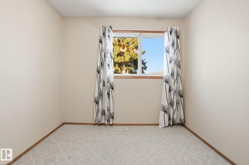 6723 40 Avenue, Edmonton, AB - Indoor Photo Showing Other Room