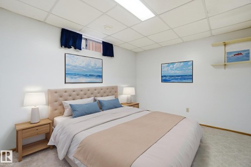 6723 40 Avenue, Edmonton, AB - Indoor Photo Showing Bedroom