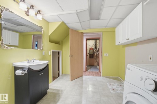 6723 40 Avenue, Edmonton, AB - Indoor Photo Showing Laundry Room