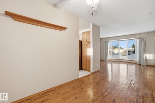 6723 40 Avenue, Edmonton, AB - Indoor Photo Showing Other Room