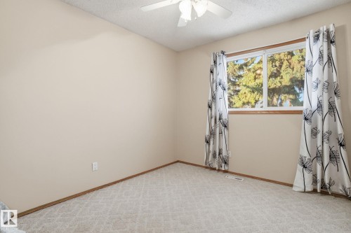 6723 40 Avenue, Edmonton, AB - Indoor Photo Showing Other Room