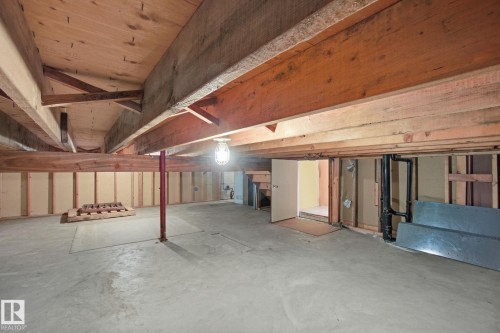 6723 40 Avenue, Edmonton, AB - Indoor