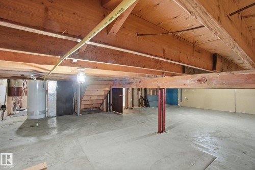 6723 40 Avenue, Edmonton, AB - Indoor