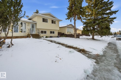 6723 40 Avenue, Edmonton, AB - Outdoor With Facade