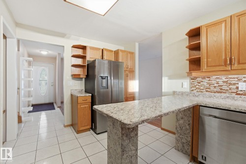 6723 40 Avenue, Edmonton, AB - Indoor Photo Showing Kitchen