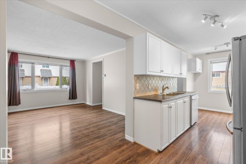5C Twin Terrace, Edmonton, AB - Indoor Photo Showing Kitchen