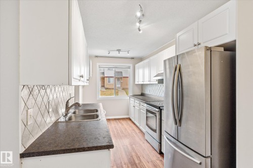 5C Twin Terrace, Edmonton, AB - Indoor Photo Showing Kitchen With Stainless Steel Kitchen With Double Sink