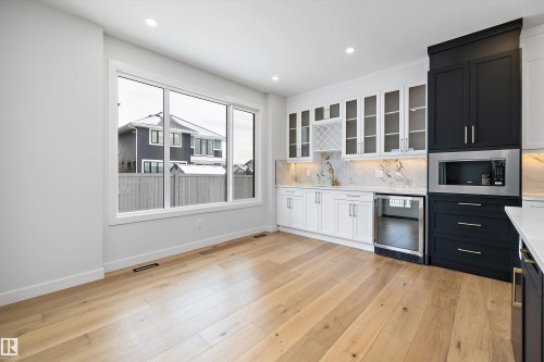 6872 Knox Loop Sw, Edmonton, AB - Indoor Photo Showing Kitchen