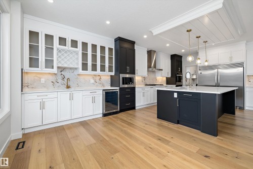 6872 Knox Loop Sw, Edmonton, AB - Indoor Photo Showing Kitchen With Upgraded Kitchen